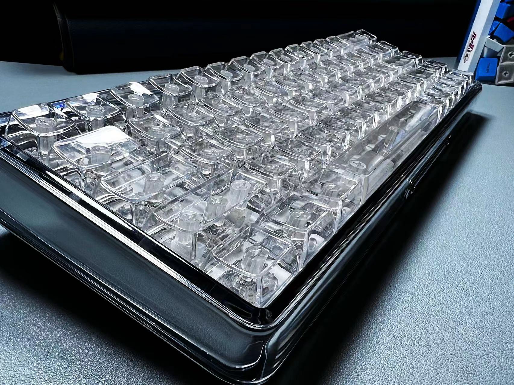 132 مفتاحًا شفافًا من الكريستا - مراجعة Keyboard Gaming Transparent وسعره
