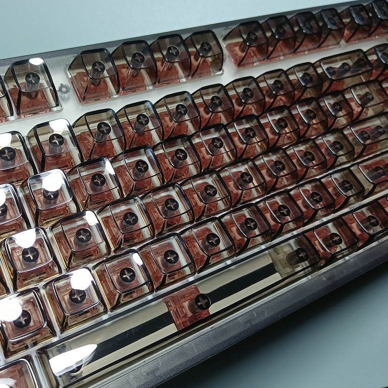 132 مفتاحًا شفافًا من الكريستا - مراجعة Keyboard Gaming Transparent وسعره