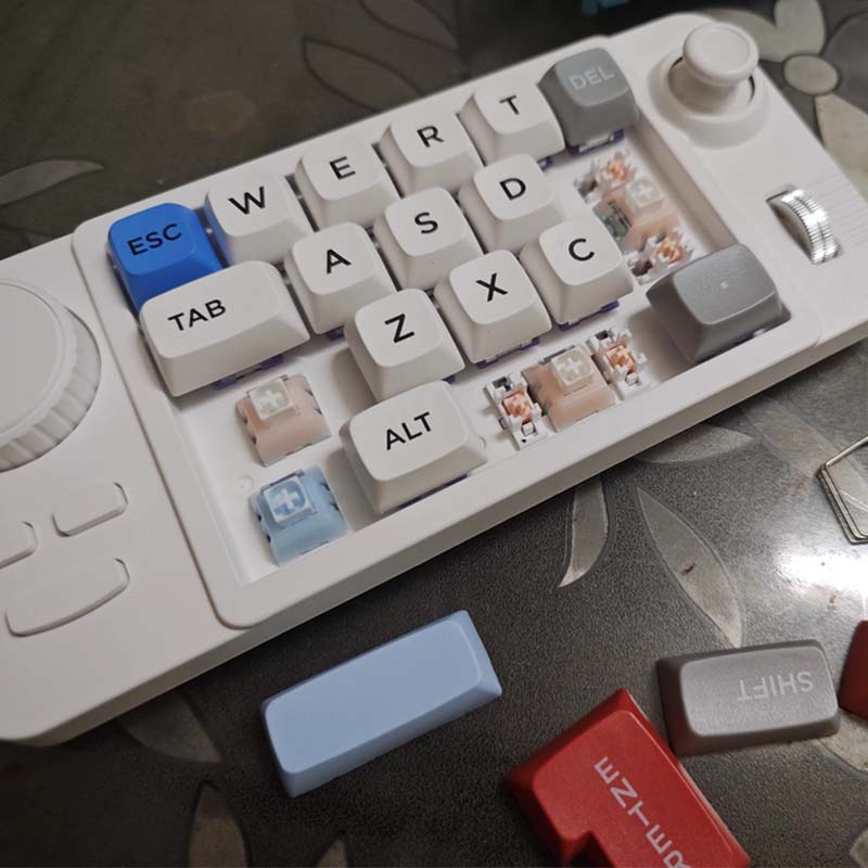 لوحة مفاتيح سلكية للألعاب K811 - مراجعة Gaming Keyboard 1 Hand وسعره