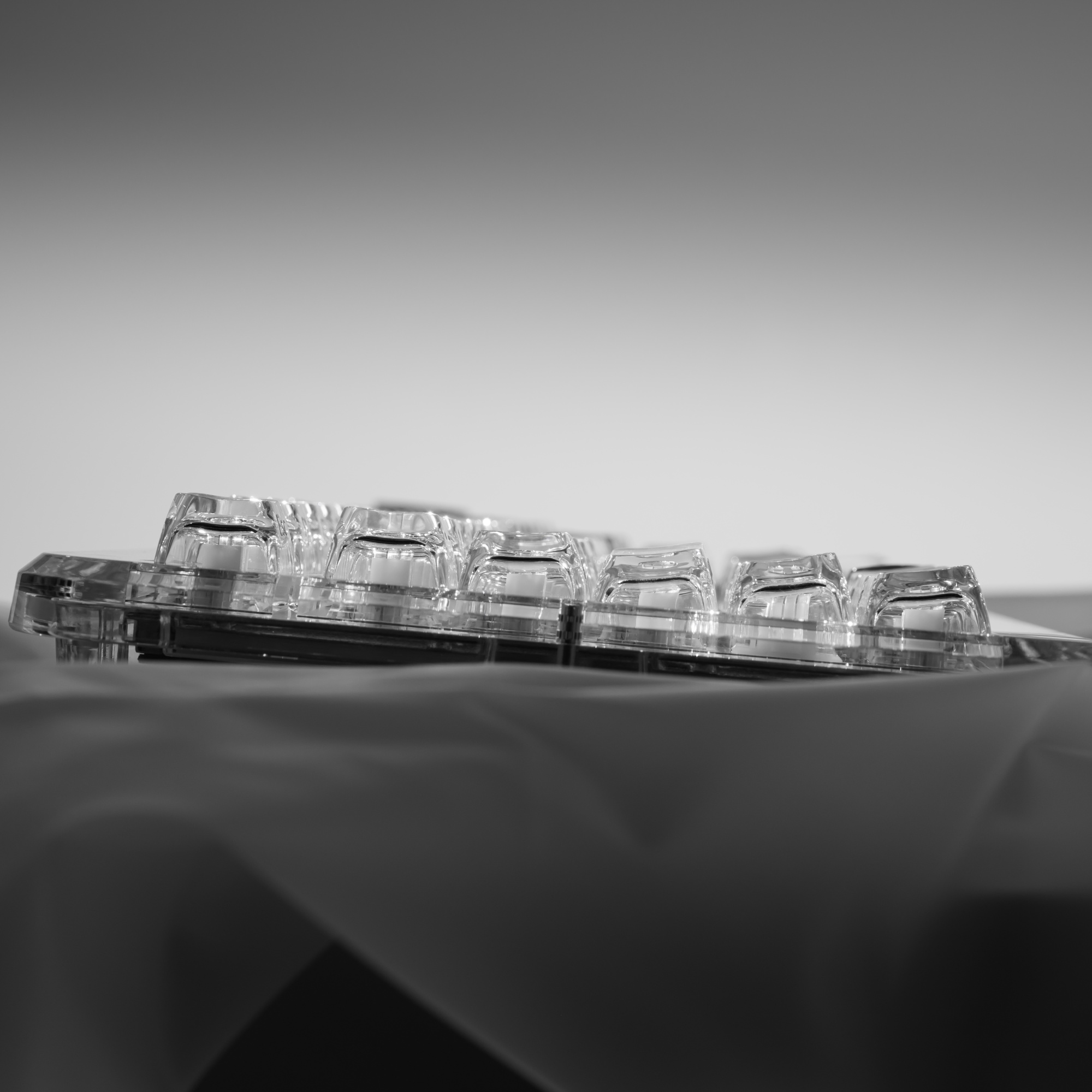 أغطية مفاتيح XVX شفافة كريستال - مراجعة Keyboard Gaming Transparent وسعره